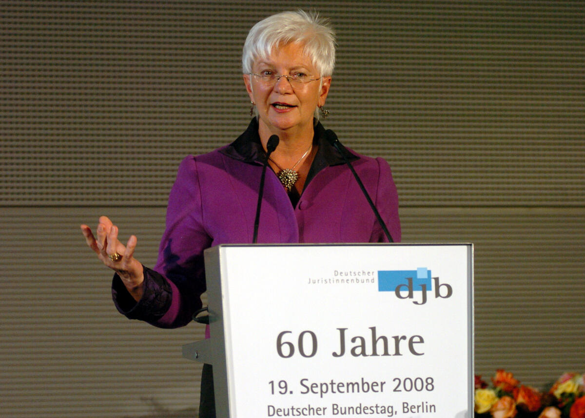 Hasselfeldt, Gerda Bundestagsvizepräsidentin Gerda Hasselfeldt, CDU/CSU, spricht aus Anlass der Jubiläumsfeier 60 Jahre Deutscher Juristinnenbund e. V. während einer Feierstunde im großen Protokollsaal des Reichstagsgebäudes ein Grußwort.