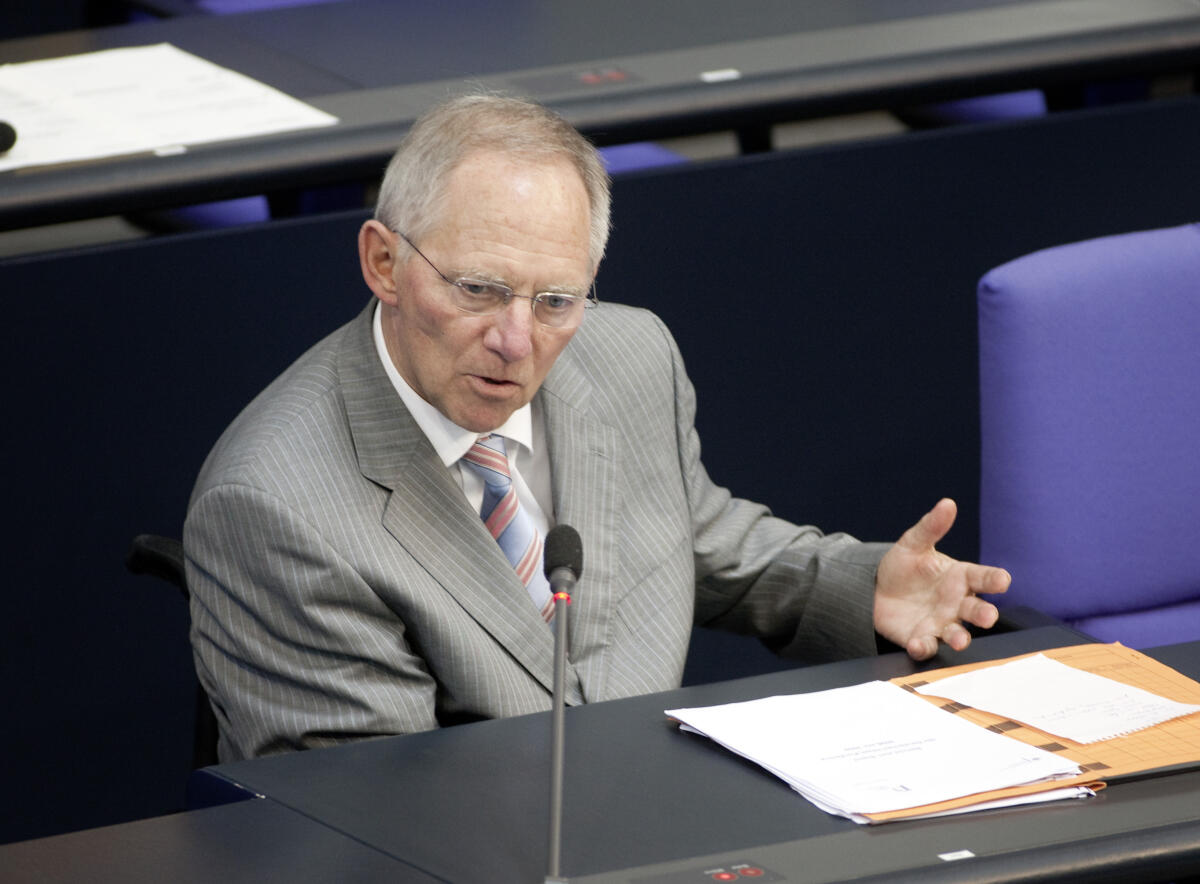 Bundesminister des Innern, Dr. Wolfgang Schäuble, MdB, CDU/CSU, während der Befragung der Bundesregierung am 1. Juli 2009 Schäuble, Wolfgang Bundesminister des Innern, Dr. Wolfgang Schäuble, MdB, CDU/CSU, während der Befragung der Bundesregierung am 1. Juli 2009