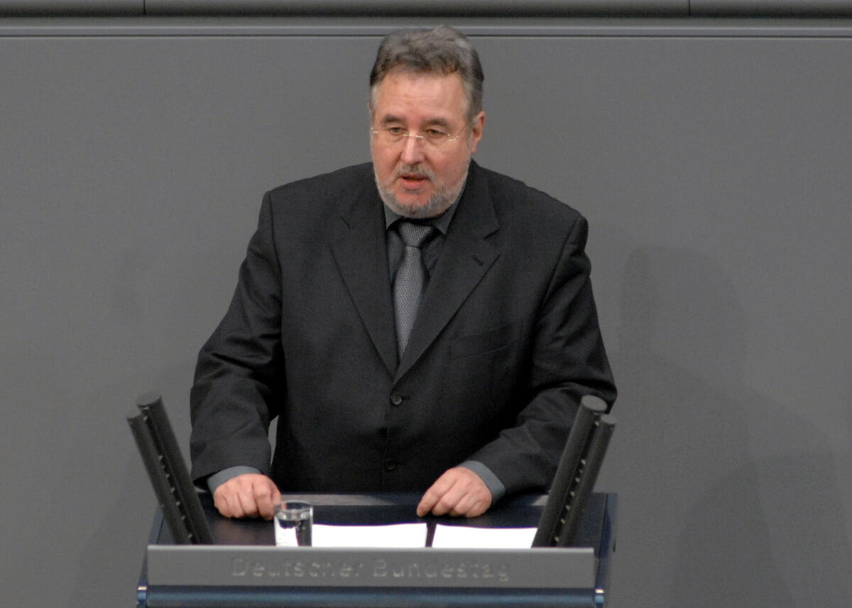 Hans-Kurt Hill, DIE LINKE., Bundestagsabgeordneter, Abgeordneter, Mitglied des Deutschen Bundestages, MdB, Rede, Deutscher Bundestag, 145. Sitzung, TOP 4, Thema: Erneuerbare Energien, Redner 4.; Rednerpult. Hill, Hans-Kurt Hans-Kurt Hill, DIE LINKE., Bundestagsabgeordneter, Abgeordneter, Mitglied des Deutschen Bundestages, MdB, Rede, Deutscher Bundestag, 145. Sitzung, TOP 4, Thema: Erneuerbare Energien, Redner 4.; Rednerpult.