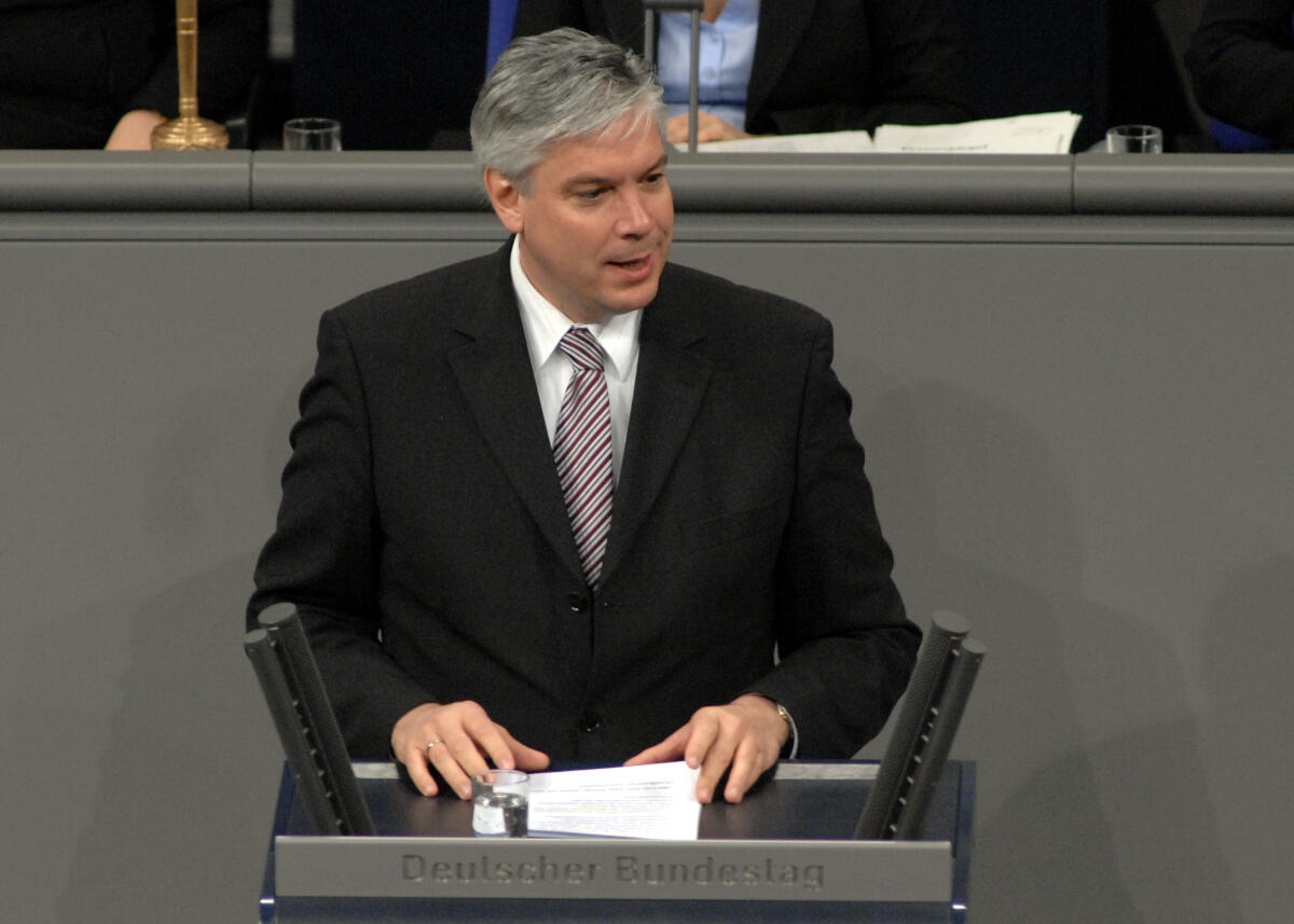 Harald Leibrecht, FDP, Bundestagsabgeordneter, Abgeordneter, Mitglied des Deutschen Bundestages, MdB, Rede, Deutscher Bundestag, 151. Sitzung, TOP 13, Thema: Erneuerbare Energien im Ausland.; Rednerpult. Leibrecht, Harald Harald Leibrecht, FDP, Bundestagsabgeordneter, Abgeordneter, Mitglied des Deutschen Bundestages, MdB, Rede, Deutscher Bundestag, 151. Sitzung, TOP 13, Thema: Erneuerbare Energien im Ausland.; Rednerpult.