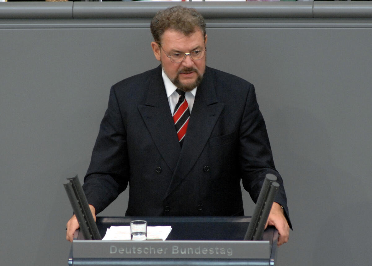 Pflug, Johannes Johannes Pflug, SPD, Bundestagsabgeordneter, Abgeordneter, Mitglied des Deutschen Bundestages, MdB, Rede, Deutscher Bundestag, 172. Sitzung, TOP 6, Thema: China-Politik.; Rednerpult.