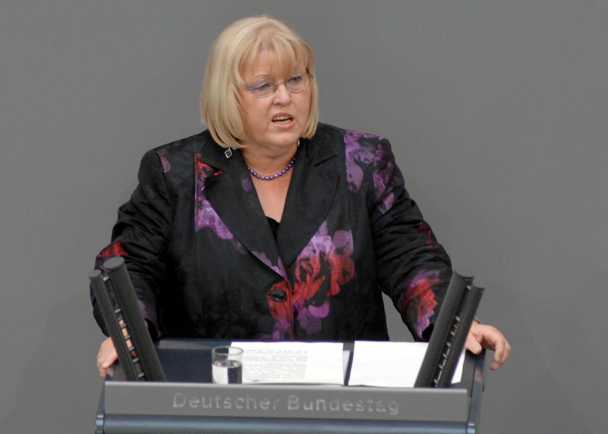 Lehn, Waltraud Waltraud Lehn, SPD, Bundestagsabgeordnete, Abgeordnete, Mitglied des Deutschen Bundestages, MdB, Rede, Deutscher Bundestag, 227. Sitzung, TOP 5, Thema: Staatsgarantie für Sozialversicherungen.; Rednerpult.
