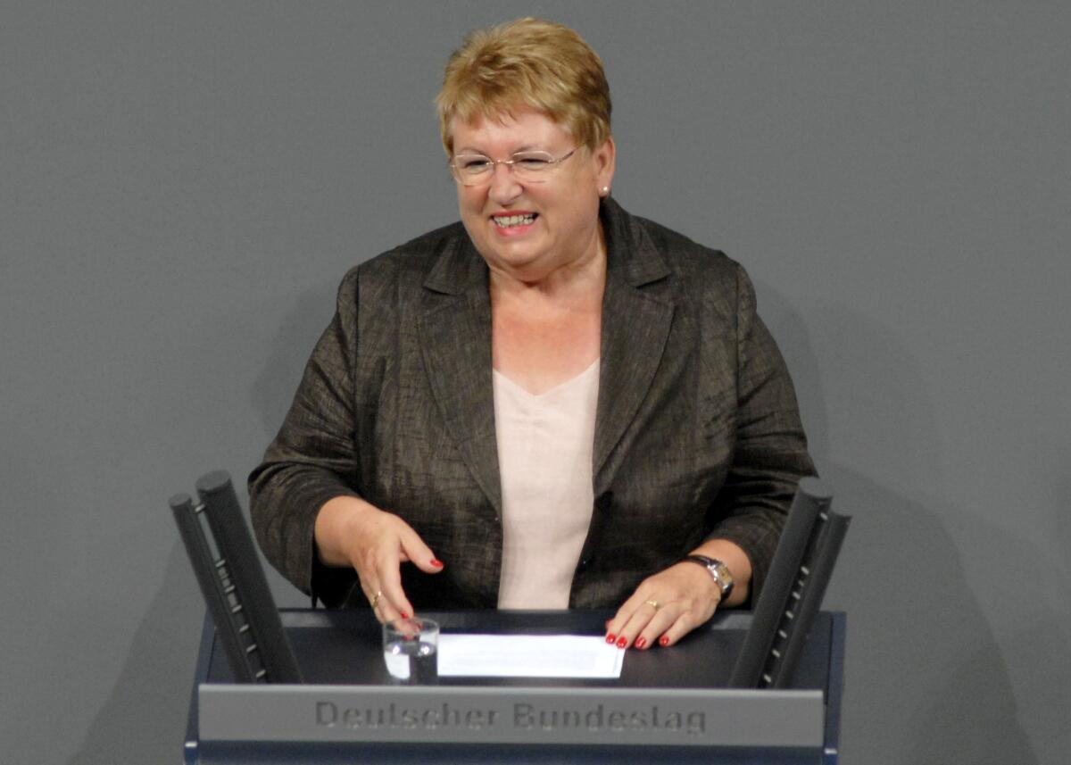 Irber, Brunhilde Brunhilde Irber, SPD, Bundestagsabgeordnete, Abgeordnete, Mitglied des Deutschen Bundestages, MdB, Rede, Deutscher Bundestag, 230. Sitzung, TOP 12, Thema: UNMIS und UNAMID.; Rednerpult.