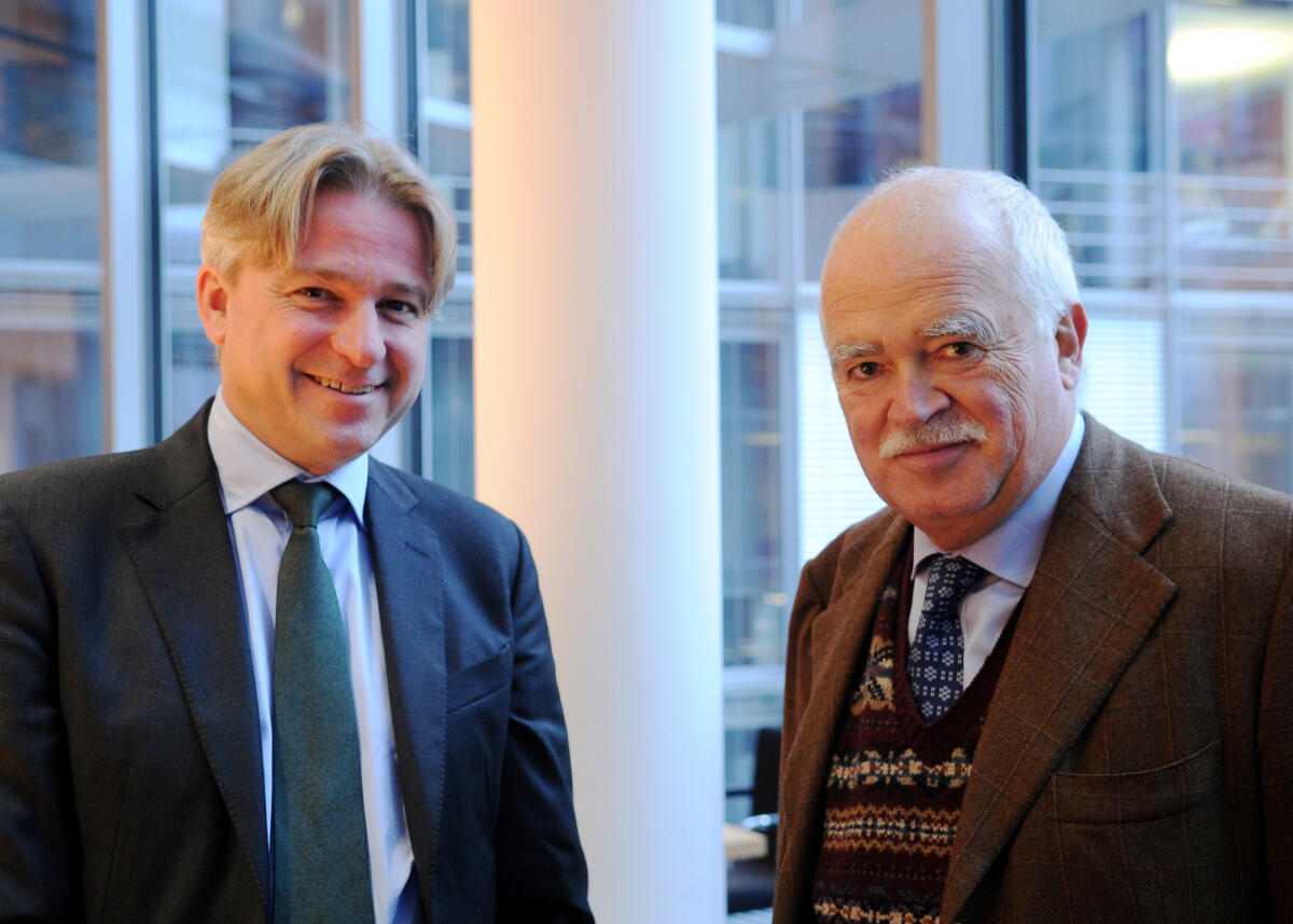 Messe-Geschäftsführer Jürgen Boos (links) und Peter Gauweiler (rechts) Vorsitzender des Unterausschusses Auswärtige Kultur- und Bildungspolitik Gauweiler, Peter Messe-Geschäftsführer Jürgen Boos (links) und Peter Gauweiler (rechts) Vorsitzender des Unterausschusses Auswärtige Kultur- und Bildungspolitik