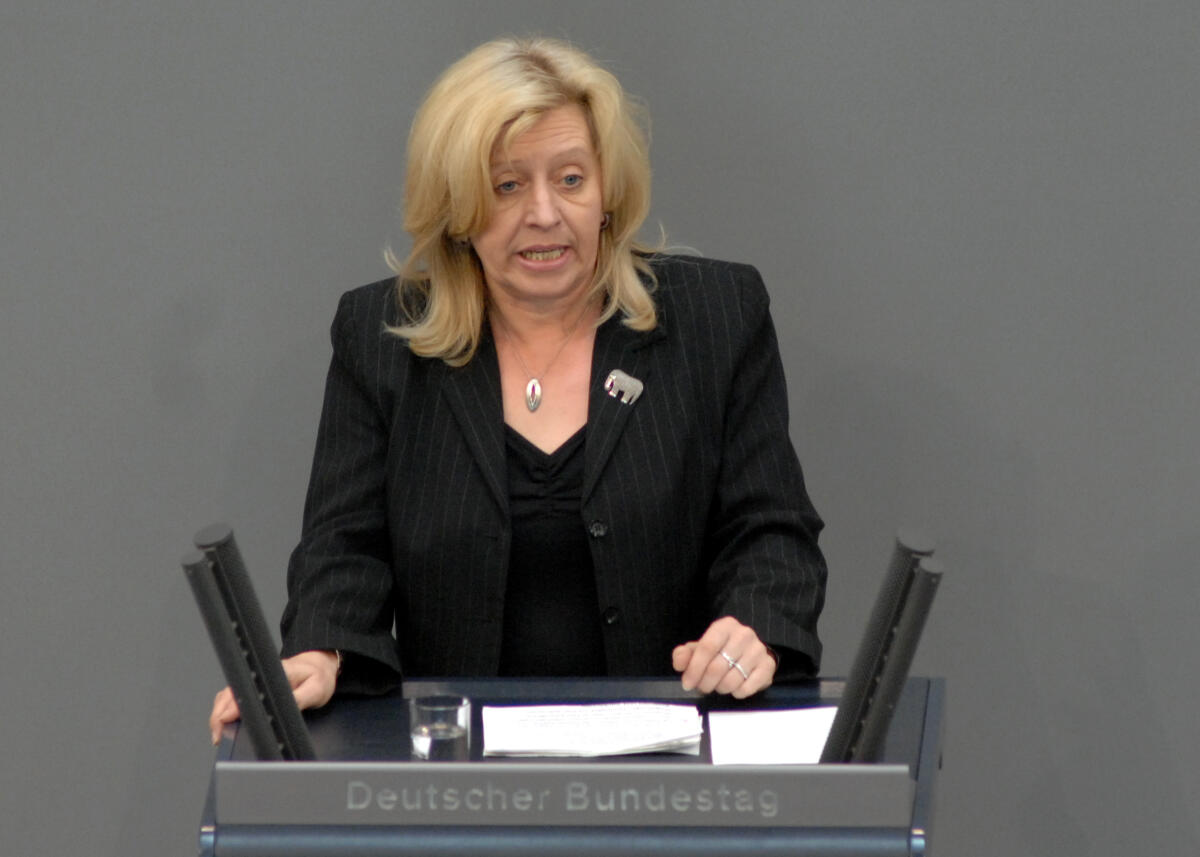 Gabriele Groneberg, SPD, Bundestagsabgeordnete, Abgeordnete, Mitglied des Deutschen Bundestages, MdB, Rede, Deutscher Bundestag, 160. Sitzung, TOP 3, Thema: Naturschutz.; Rednerpult. Groneberg, Gabriele Gabriele Groneberg, SPD, Bundestagsabgeordnete, Abgeordnete, Mitglied des Deutschen Bundestages, MdB, Rede, Deutscher Bundestag, 160. Sitzung, TOP 3, Thema: Naturschutz.; Rednerpult.