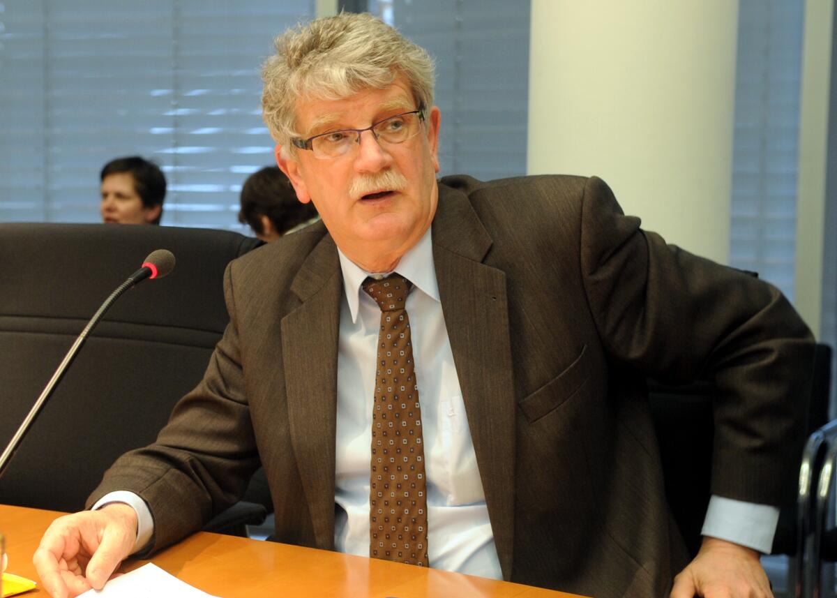 Der Ausschuss des Deutschen Bundestages für Ernährung, Landwirtschaft und Verbraucherschutz hat unter der Leitung des Ausschussvoristzenden Hans-Michael Goldamann, (hier im Bild), FDP, und mit Beteiligung von Sachverständigen eine Öffentliche Anhörung zum Thema "Lebensmittelverschwendung". Goldmann, Hans-Michael Der Ausschuss des Deutschen Bundestages für Ernährung, Landwirtschaft und Verbraucherschutz hat unter der Leitung des Ausschussvoristzenden Hans-Michael Goldamann, (hier im Bild), FDP, und mit Beteiligung von Sachverständigen eine Öffentliche Anhörung zum Thema "Lebensmittelverschwendung".