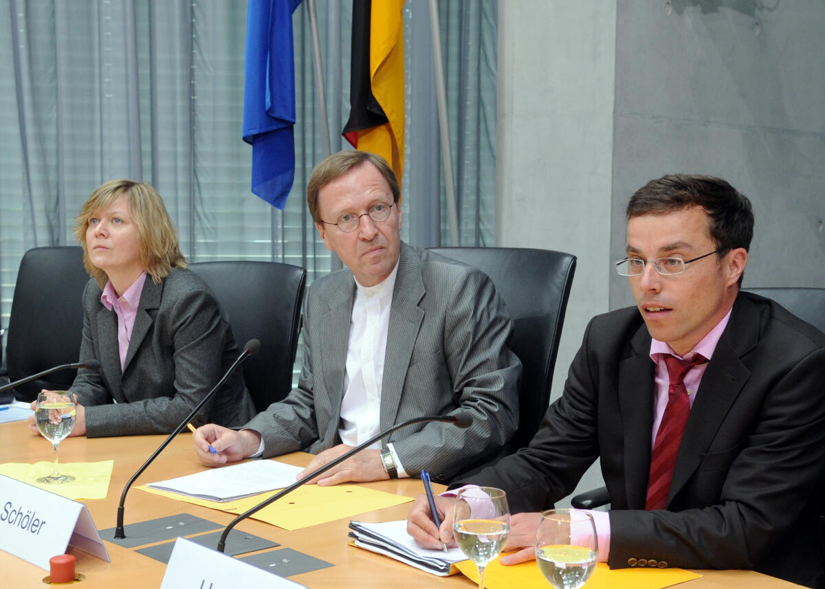  W-Forum. Prof. Schöler eröffnet, Dr. Hoppe und Frau Menzenbach referieren zum Thema "Korruption". 30.05.2012