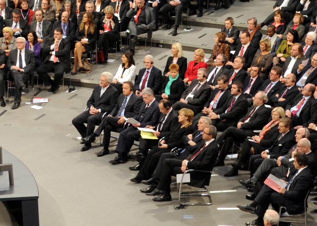 50. Jahrestag der Unterzeichnung des Élysée-Vertrages. Hier eine Übersicht in den Plenarsaal des Deutschen Bundestages im Reichstagsgebäude. 50. Jahrestag der Unterzeichnung des Élysée-Vertrages. Hier eine Übersicht in den Plenarsaal des Deutschen Bundestages im Reichstagsgebäude.