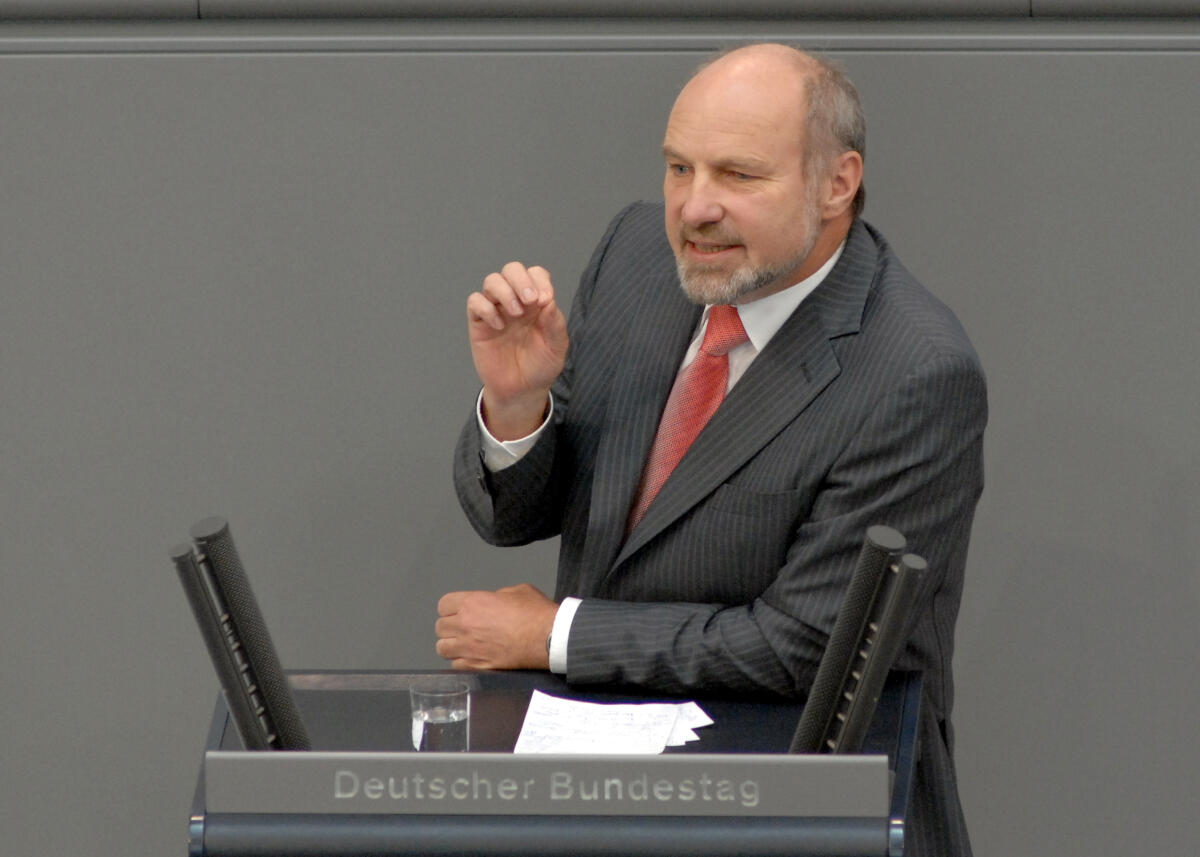Rainer Arnold, SPD, Bundestagsabgeordneter, Abgeordneter, Mitglied des Deutschen Bundestages, MdB, Rede, Deutscher Bundestag, 115. Sitzung, TOP 3, Thema: Afghanistan-Einsatz.; Rednerpult. Arnold, Rainer Rainer Arnold, SPD, Bundestagsabgeordneter, Abgeordneter, Mitglied des Deutschen Bundestages, MdB, Rede, Deutscher Bundestag, 115. Sitzung, TOP 3, Thema: Afghanistan-Einsatz.; Rednerpult.