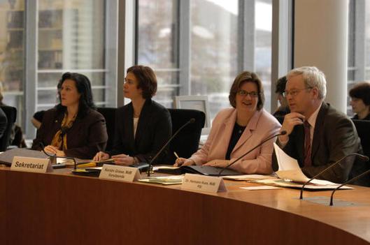 Hoffmann, Christiane; Jantsch, Monika; Griese, Kerstin; Kues, Hermann Paul-Löbe-Haus, Sitzungssaal