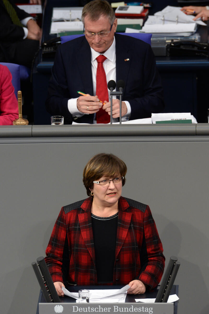 Binder, Karin; Singhammer, Johannes Karin Binder, DIE LINKE, Bundestagsabgeordnete, Abgeordnete, Mitglied Deutscher Bundestag, MdB, Rede, 79. Sitzung, Top 4, Thema: Gesunde Ernährung, Vorsitz: Bundestagsvizepräsident Johannes Singhammer, CDU/CSU.; Rednerpult.