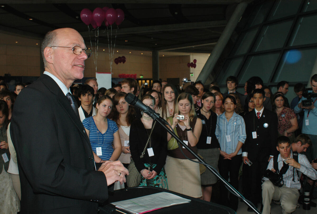 Lammert, Norbert Bundestagspräsident Dr. Norbert Lammert, CDU/CSU,  begrüßt  600 Teilnehmerinnen und Teilnehmer der Jugendmedientage in Berlin sowie 370 junge Stipendiaten aus den USA, die sich im Rahmen des Parlamentarischen Patenschafts-Programms von US-Kongress und Bundestag in Deutschland aufhalten.