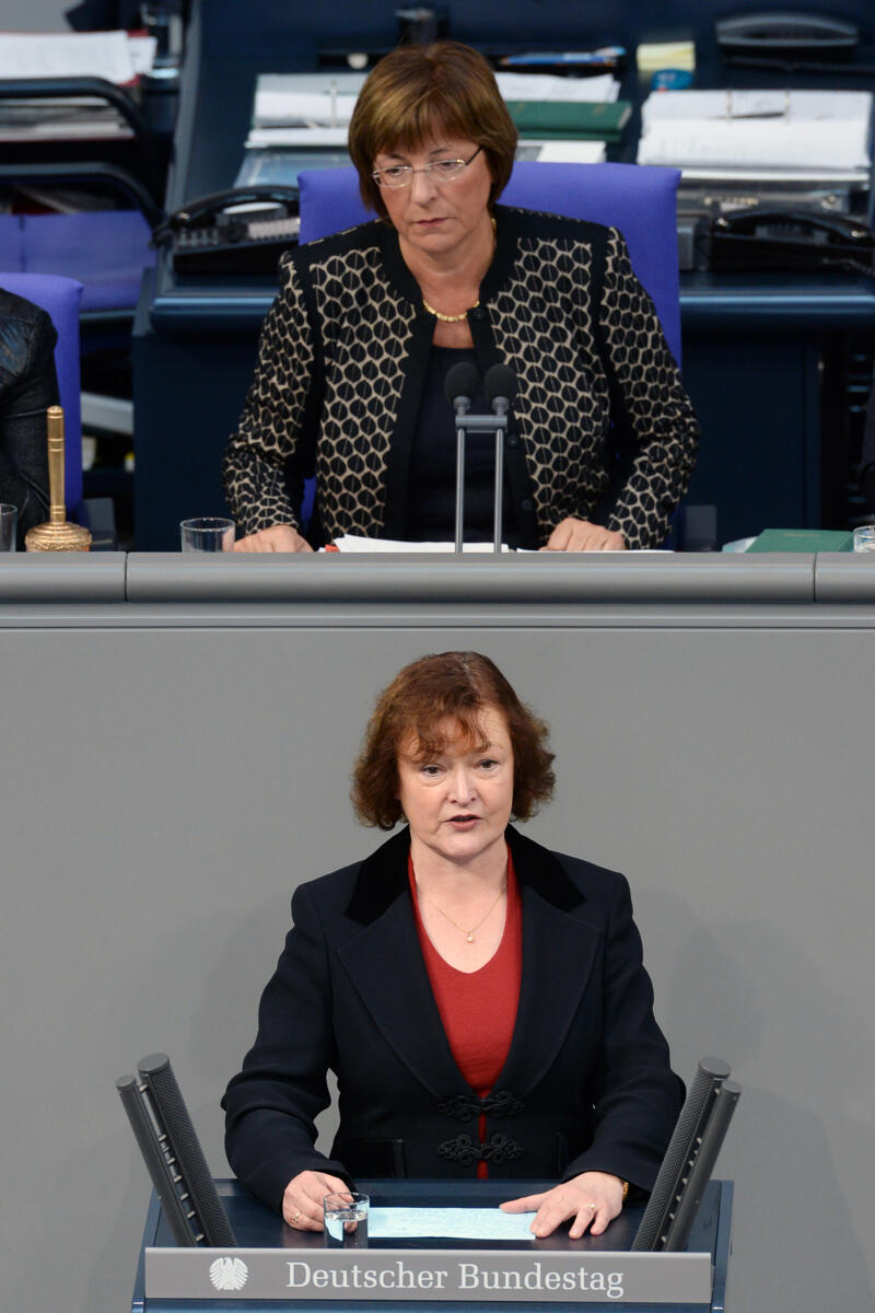 Kerstin Kassner, DIE LINKE, Bundestagsabgeordnete, Abgeordnete, Mitglied Deutscher Bundestag, MdB, Rede, 82. Sitzung, Top 4, Thema: Soziale Wohnungswirtschaft, Vorsitz: Bundestagsvizepräsidentin Ulla Schmidt, SPD.; Rednerpult. Kassner, Kerstin; Schmidt, Ulla Kerstin Kassner, DIE LINKE, Bundestagsabgeordnete, Abgeordnete, Mitglied Deutscher Bundestag, MdB, Rede, 82. Sitzung, Top 4, Thema: Soziale Wohnungswirtschaft, Vorsitz: Bundestagsvizepräsidentin Ulla Schmidt, SPD.; Rednerpult.