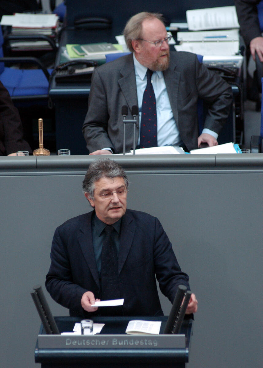 Strässer, Christoph; Thierse, Wolfgang Christian Strässer, MdB, SPD, Rede, Deutscher Bundestag, 37.Sitzung, TOP 3, Thema: Beteiligung deutscher Streitkräfte EUFOR RD CONGO, Vorsitz: Bundestagsvizepräsident Dr. h. c. Wolfgang Thierse, SPD.; Rednerpult.