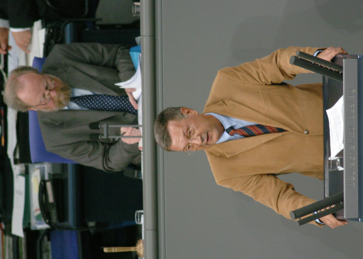 Holger Ortel, SPD, Bundestagsabgeordneter, Abgeordneter, Mitglied des Deutschen Bundestages, MdB, Rede, Deutscher Bundestag, 108. Sitzung, TOP 8, Thema: Schutz der Meeresumwelt. Vorsitz: Bundestagsvizepräsident Dr. h. c. Wolfgang Thierse, SPD.; Rednerpult. Ortel, Holger Holger Ortel, SPD, Bundestagsabgeordneter, Abgeordneter, Mitglied des Deutschen Bundestages, MdB, Rede, Deutscher Bundestag, 108. Sitzung, TOP 8, Thema: Schutz der Meeresumwelt. Vorsitz: Bundestagsvizepräsident Dr. h. c. Wolfgang Thierse, SPD.; Rednerpult.