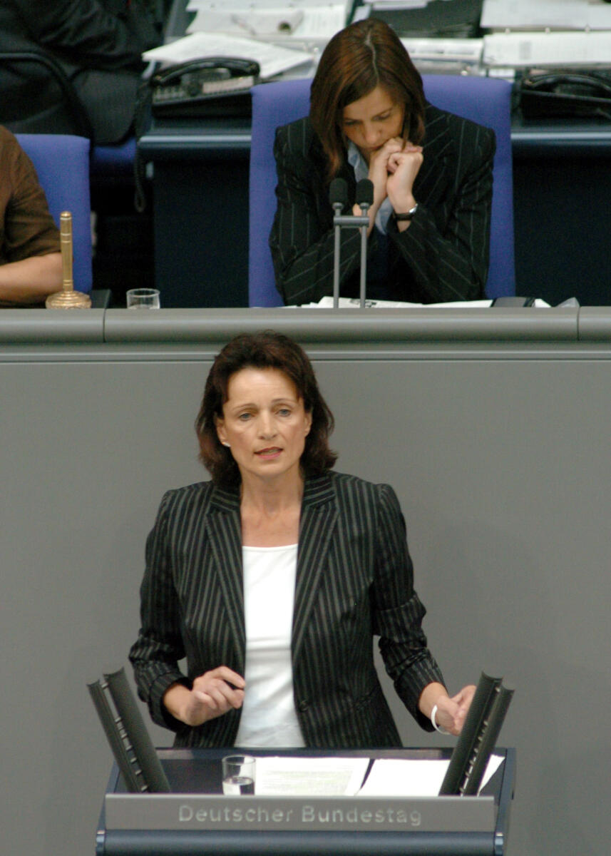Freitag, Dagmar; Göring-Eckardt, Katrin Dagmar Freitag, SPD, Bundestagsabgeordnete, Abgeordnete, Mitglied des Deutschen Bundestages, MdB, Rede, Deutscher Bundestag, 108. Sitzung, TOP 4, Thema: Bekämpfung des Dopings im Sport. Vorsitz: Bundestagsvizepräsidentin Katrin Göring-Eckardt, Bündnis 90/Die Grünen.

Rednerpult.