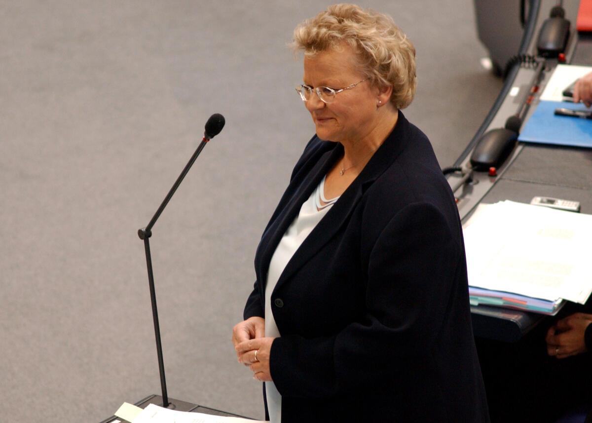 Mechthild Dyckmans, MdB, FDP, in der Fragestunde vom 21. Juni 2007 als erste Fragestellerin Dyckmans, Mechthild Mechthild Dyckmans, MdB, FDP, in der Fragestunde vom 21. Juni 2007 als erste Fragestellerin