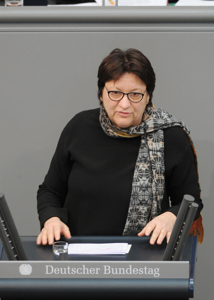 Cornelia Möhring, DIE LINKE, Bundestagsabgeordnete, Abgeordnete, Mitglied Deutscher Bundestag, MdB, Rede, 218. Sitzung, Top 4, Thema: Förderung der Transparenz von Entgeltstrukturen, Redner 2.; Rednerpult. Möhring, Cornelia Cornelia Möhring, DIE LINKE, Bundestagsabgeordnete, Abgeordnete, Mitglied Deutscher Bundestag, MdB, Rede, 218. Sitzung, Top 4, Thema: Förderung der Transparenz von Entgeltstrukturen, Redner 2.; Rednerpult.