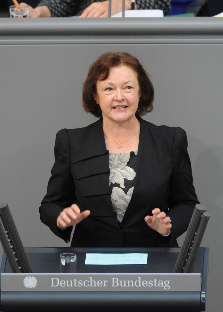 Kerstin Kassner, DIE LINKE, Bundestagsabgeordnete, Abgeordnete, Mitglied Deutscher Bundestag, MdB, Rede, 228. Sitzung, Top 6, Thema: Öffentlicher Personennahverkehr, Redner 6.; Rednerpult. Kassner, Kerstin Kerstin Kassner, DIE LINKE, Bundestagsabgeordnete, Abgeordnete, Mitglied Deutscher Bundestag, MdB, Rede, 228. Sitzung, Top 6, Thema: Öffentlicher Personennahverkehr, Redner 6.; Rednerpult.