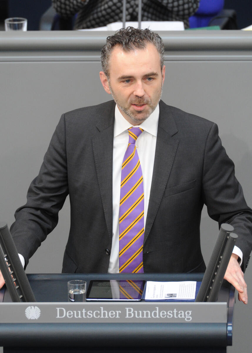 Thomas Jarzombek, CDU/CSU, Bundestagsabgeordneter, Abgeordneter, Mitglied Deutscher Bundestag, MdB, Rede, 228. Sitzung, Top 6, Thema: Öffentlicher Personennahverkehr, Redner 5.; Rednerpult. Jarzombek, Thomas Thomas Jarzombek, CDU/CSU, Bundestagsabgeordneter, Abgeordneter, Mitglied Deutscher Bundestag, MdB, Rede, 228. Sitzung, Top 6, Thema: Öffentlicher Personennahverkehr, Redner 5.; Rednerpult.