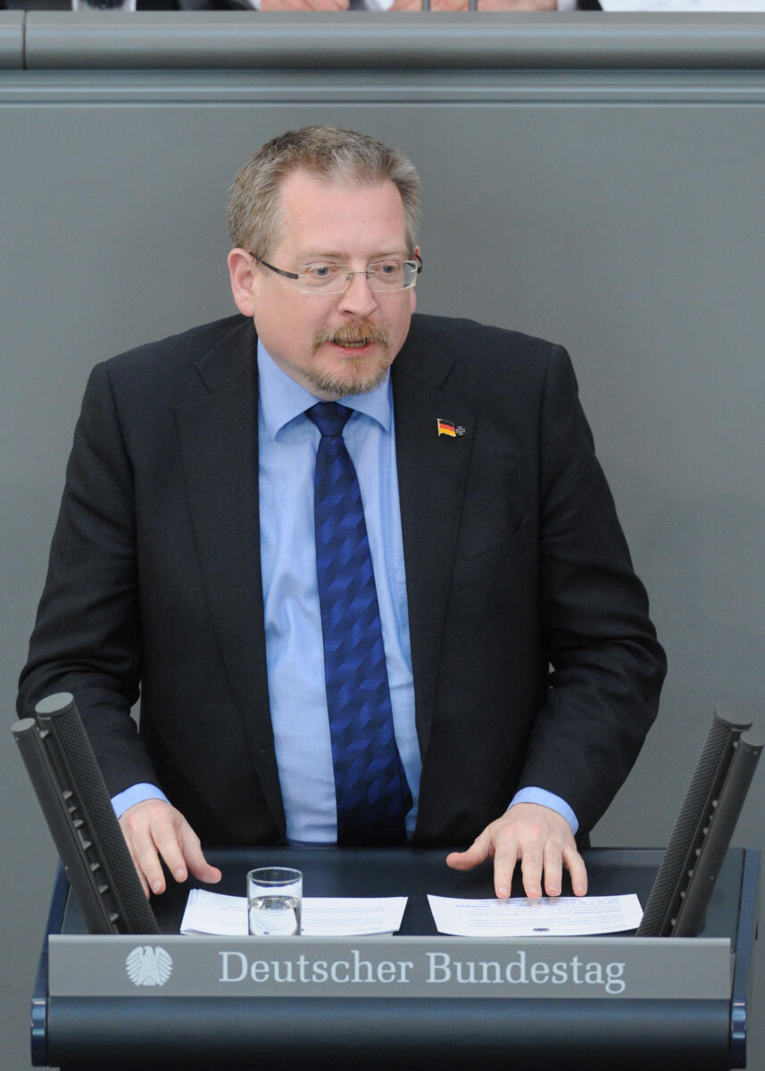 Vietz, Michael Michael Vietz, CDU/CSU, Bundestagsabgeordneter, Abgeordneter, Mitglied Deutscher Bundestag, MdB, Rede, 233. Sitzung, Top 3, Thema: Tätigkeitsbericht 2016 des Petitionsausschusses, Redner 4.; Rednerpult.