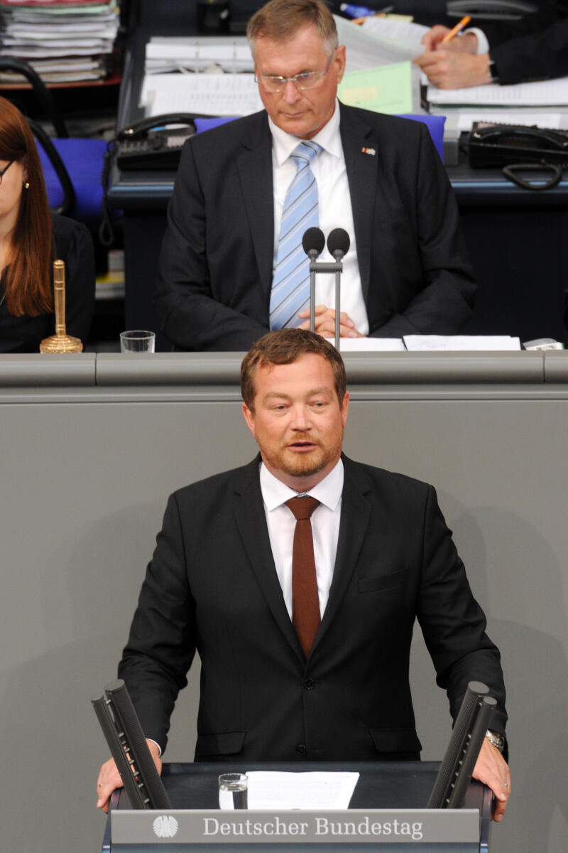 Grötsch, Uli; Singhammer, Johannes Uli Grötsch, SPD, Bundestagsabgeordneter, Abgeordneter, Mitglied Deutscher Bundestag, MdB, Rede, 243. Sitzung, Top 11, Thema: Bericht des 3. Untersuchungsausschusses (NSU), Vorsitz: Bundestagsvizepräsident Johannes Singhammer, CDU/CSU.; .; Rednerpult, 3.UA.