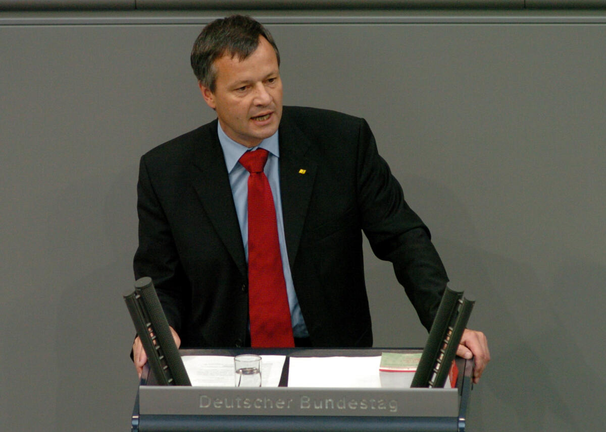 Klaus Riegert, CDU/CSU, Bundestagsabgeordneter, Abgeordneter, Mitglied des Deutschen Bundestages, MdB, Rede, Deutscher Bundestag, 97. Sitzung, TOP 4, Thema: Bürgerschaftliches Engagement.; Rednerpult. Riegert, Klaus Klaus Riegert, CDU/CSU, Bundestagsabgeordneter, Abgeordneter, Mitglied des Deutschen Bundestages, MdB, Rede, Deutscher Bundestag, 97. Sitzung, TOP 4, Thema: Bürgerschaftliches Engagement.; Rednerpult.