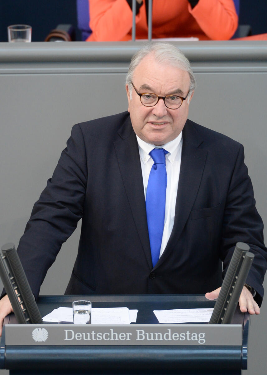 Uwe Beckmeyer, PSts. CDU/CSU, Bundestagsabgeordneter, Abgeordneter, Mitglied Deutscher Bundestag, MdB, Rede, 94. Sitzung, Top 5, Thema: Rekommunalisierung der Energienetze, Redner 10.; Rednerpult. Beckmeyer, Uwe Uwe Beckmeyer, PSts. CDU/CSU, Bundestagsabgeordneter, Abgeordneter, Mitglied Deutscher Bundestag, MdB, Rede, 94. Sitzung, Top 5, Thema: Rekommunalisierung der Energienetze, Redner 10.; Rednerpult.