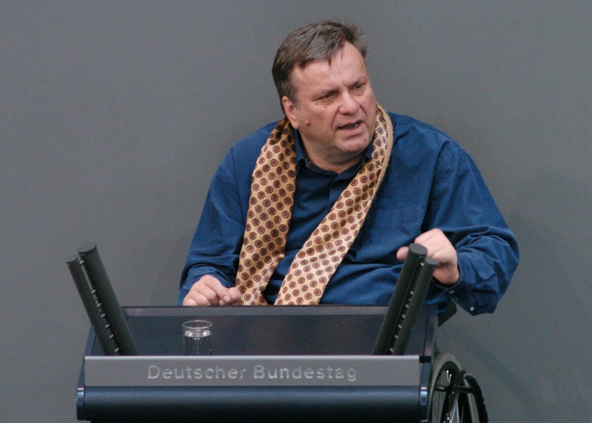 Dr. Ilja Seifert, DIE LINKE, Bundestagsabgeordneter, Abgeordneter, Mitglied des Deutschen Bundestages, MdB, Rede, Deutscher Bundestag, 91. Sitzung, TOP 3, Thema: Patientenverfügungen.; Rednerpult. Seifert, Ilja Dr. Ilja Seifert, DIE LINKE, Bundestagsabgeordneter, Abgeordneter, Mitglied des Deutschen Bundestages, MdB, Rede, Deutscher Bundestag, 91. Sitzung, TOP 3, Thema: Patientenverfügungen.; Rednerpult.