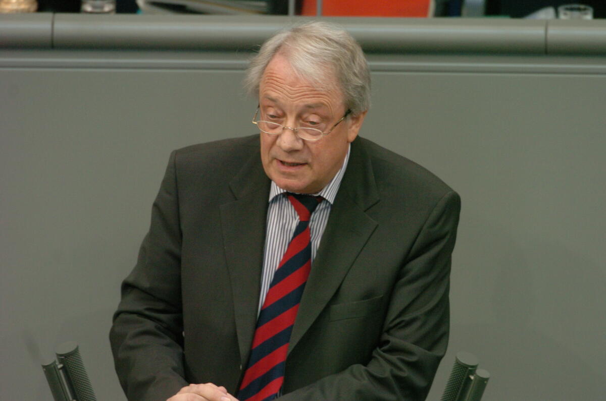 Abgeordneter Joachim Stünker, MdB, SPD, am Rednerpult des Plenarsaals, als 1. Redner zur Debatte "Patientenverfügungen" am 29. März 2007 Stünker, Joachim Abgeordneter Joachim Stünker, MdB, SPD, am Rednerpult des Plenarsaals, als 1. Redner zur Debatte "Patientenverfügungen" am 29. März 2007