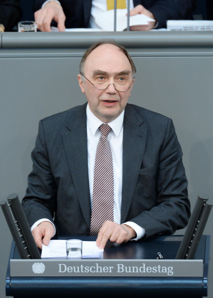 Dr. Christoph Bergner, CDU/CSU, Bundestagsabgeordneter, Abgeordneter, Mitglied Deutscher Bundestag, MdB, Rede, 94. Sitzung, Top 4, Thema: Regierungserklärung zum Europäischen Rat, Redner 10.; Rednerpult. Bergner, Christoph Dr. Christoph Bergner, CDU/CSU, Bundestagsabgeordneter, Abgeordneter, Mitglied Deutscher Bundestag, MdB, Rede, 94. Sitzung, Top 4, Thema: Regierungserklärung zum Europäischen Rat, Redner 10.; Rednerpult.