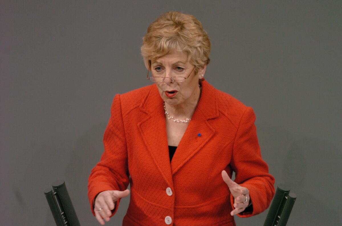 Dr. Angelica Schwall-Düren, MdB, SPD, am Rednerpult im Plenarsaal, 1. Rednerin zum Thema 50 Jahre Römische Verträge am 22. März 2007 Schwall-Düren, Angelica Dr. Angelica Schwall-Düren, MdB, SPD, am Rednerpult im Plenarsaal, 1. Rednerin zum Thema 50 Jahre Römische Verträge am 22. März 2007