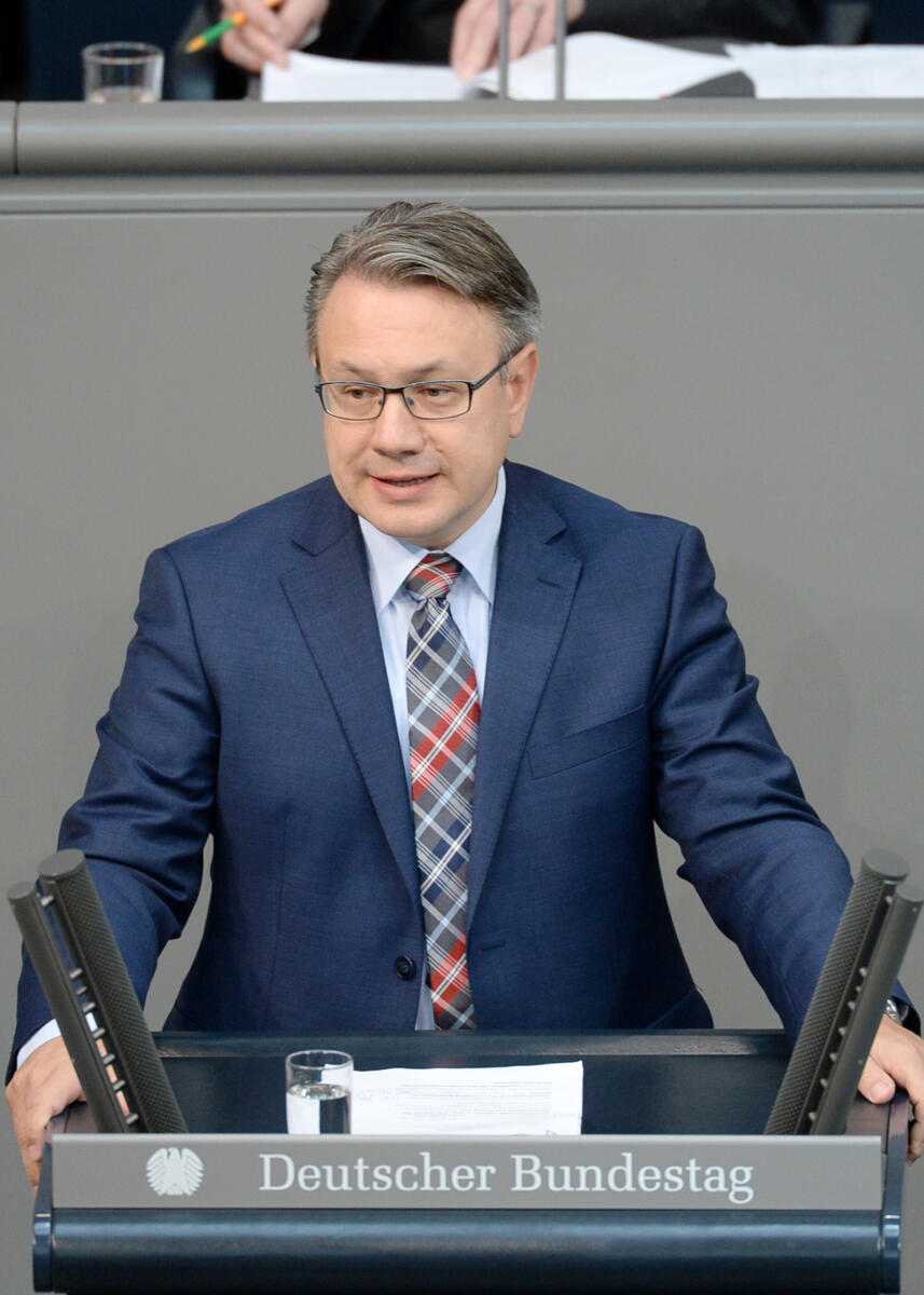 Dr. Georg Nüßlein, CDU/CSU, Bundestagsabgeordneter, Abgeordneter, Mitglied Deutscher Bundestag, MdB, Rede, 91. Sitzung, Top 3, Thema: Gesundheitsversorgung, Redner 5.; Rednerpult. Nüßlein, Georg Dr. Georg Nüßlein, CDU/CSU, Bundestagsabgeordneter, Abgeordneter, Mitglied Deutscher Bundestag, MdB, Rede, 91. Sitzung, Top 3, Thema: Gesundheitsversorgung, Redner 5.; Rednerpult.