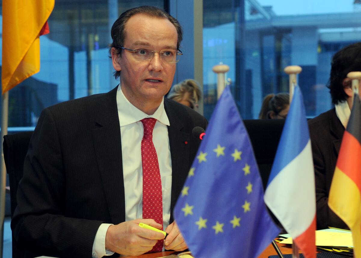 Gunther Krichbaum, CDU/CSU, Vorsitzender des Ausschusses des Deutschen Bundestages für die Angelegenheiten der Europäischen Union , leitet eine Ausschusssitzung.; Fahnen. Krichbaum, Gunther Gunther Krichbaum, CDU/CSU, Vorsitzender des Ausschusses des Deutschen Bundestages für die Angelegenheiten der Europäischen Union , leitet eine Ausschusssitzung.; Fahnen.