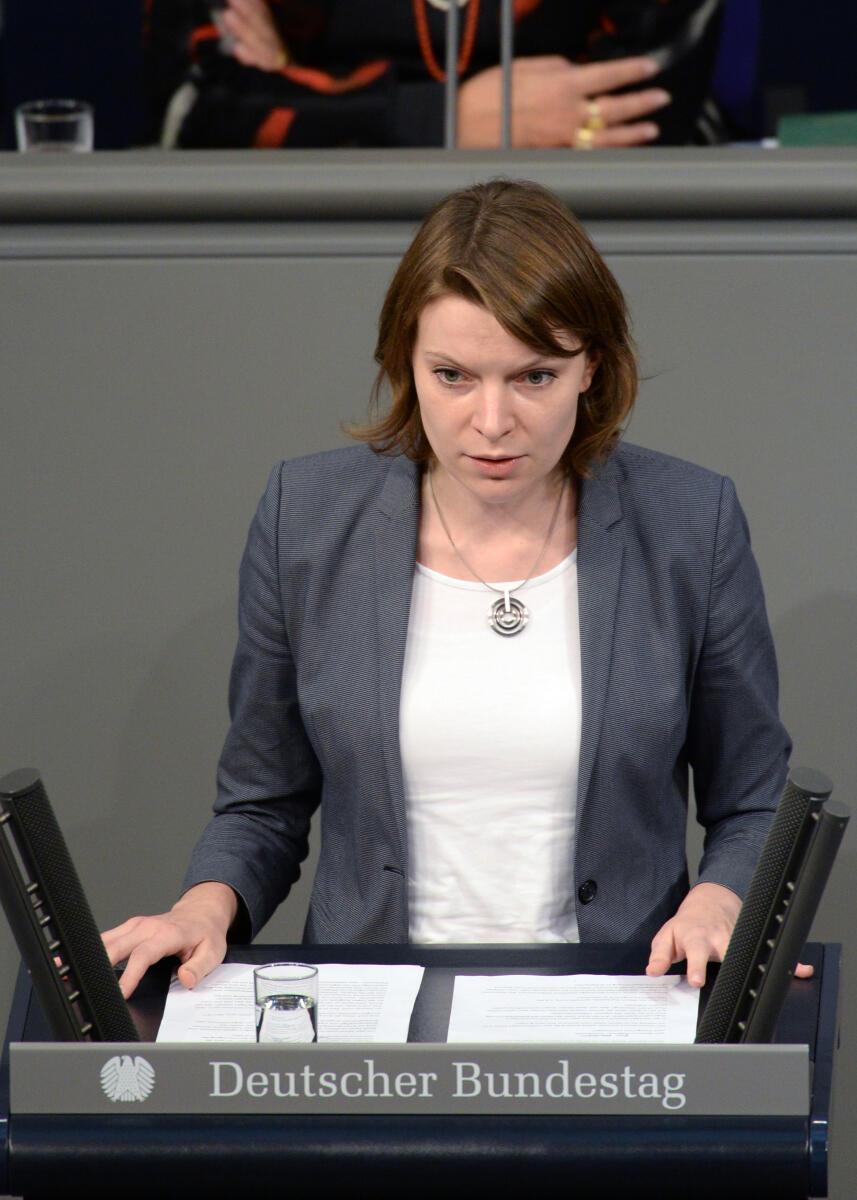 Zeulner, Emmi Emmi Zeulner, CDU/CSU, Bundestagsabgeordnete, Abgeordnete, Mitglied Deutscher Bundestag, MdB, Rede, 66. Sitzung, Top 3, Thema: Sterbebegleitung, Redner 23.; Rednerpult.