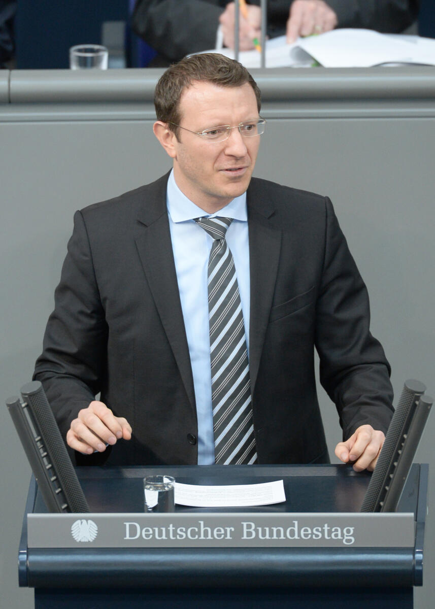 Jan-Marco Luczak, CDU/CSU, Bundestagsabgeordneter, Abgeordneter, Mitglied Deutscher Bundestag, MdB, Rede, 91. Sitzung, Top 4, Thema: Dämpfung des Mietanstiegs, Redner 3.; Rednerpult. Luczak, Jan-Marco Jan-Marco Luczak, CDU/CSU, Bundestagsabgeordneter, Abgeordneter, Mitglied Deutscher Bundestag, MdB, Rede, 91. Sitzung, Top 4, Thema: Dämpfung des Mietanstiegs, Redner 3.; Rednerpult.