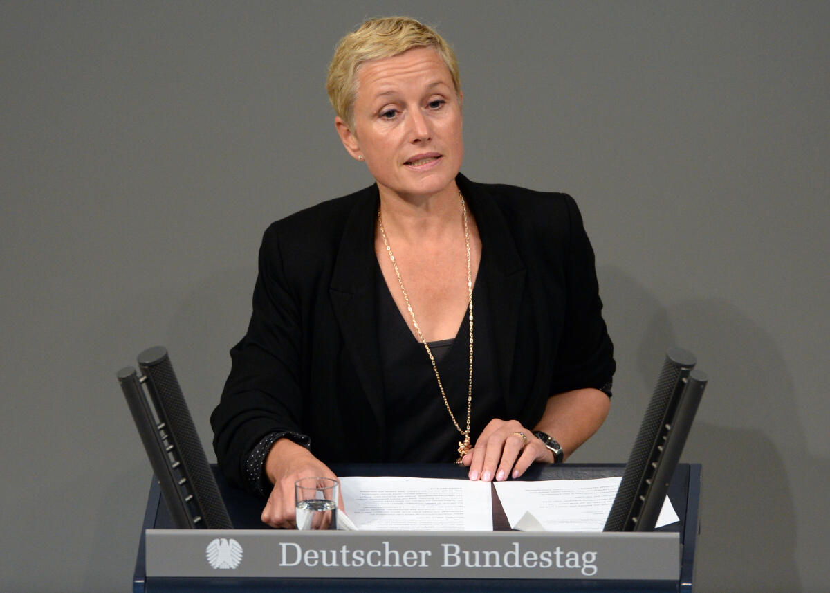 Elisabeth Scharfenberg, Bündnis 90/Die Grünen, Bundestagsabgeordnete, Abgeordnete, Mitglied Deutscher Bundestag, MdB, Rede, 66. Sitzung, Top 3, Thema: Sterbebegleitung.; .; Rednerpult. Scharfenberg, Elisabeth Elisabeth Scharfenberg, Bündnis 90/Die Grünen, Bundestagsabgeordnete, Abgeordnete, Mitglied Deutscher Bundestag, MdB, Rede, 66. Sitzung, Top 3, Thema: Sterbebegleitung.; .; Rednerpult.