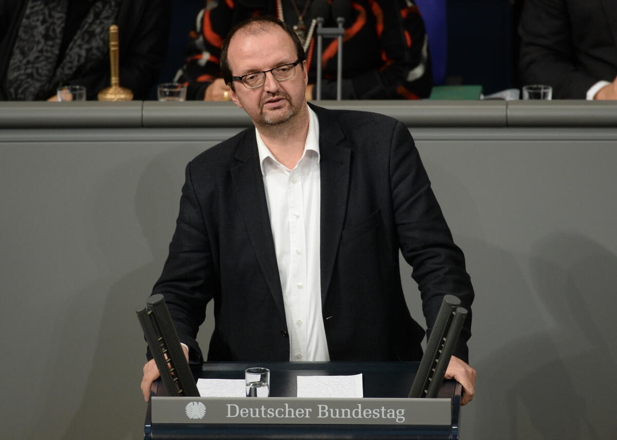 Thomas Lutze, DIE LINKE, Bundestagsabgeordneter, Abgeordneter, Mitglied Deutscher Bundestag, MdB, Rede, 66. Sitzung, Top 3, Thema: Sterbebegleitung.; Rednerpult. Lutze, Thomas Thomas Lutze, DIE LINKE, Bundestagsabgeordneter, Abgeordneter, Mitglied Deutscher Bundestag, MdB, Rede, 66. Sitzung, Top 3, Thema: Sterbebegleitung.; Rednerpult.
