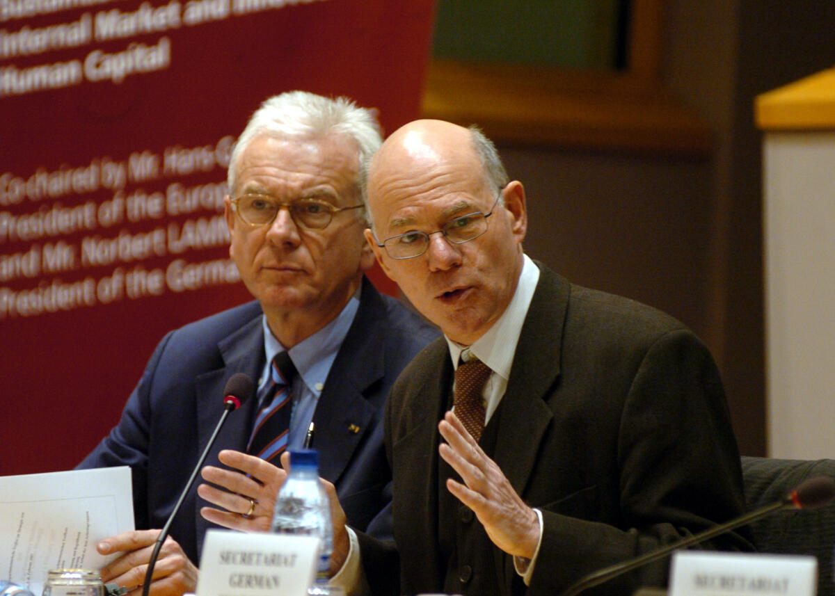 Teilnahme an der Eröffnung des Parlamentarischen Teffens zur Lissabon-Strategie.; hier: Bundestagspräsident Dr. Norbert Lammert (re) und der Präsidenten des Europäischen Parlaments, Prof. Dr. Hans-Gert Pöttering (li). Lammert, Norbert; Pöttering, Hans-Gert Teilnahme an der Eröffnung des Parlamentarischen Teffens zur Lissabon-Strategie.; hier: Bundestagspräsident Dr. Norbert Lammert (re) und der Präsidenten des Europäischen Parlaments, Prof. Dr. Hans-Gert Pöttering (li).