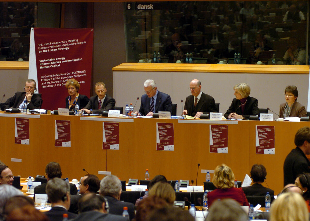 Lammert, Norbert; Pöttering, Hans-Gert Teilnahme an der Eröffnung des Parlamentarischen Treffens zur Lissabon-Stratetgie.; Bundestagspräsident Dr. Norbert Lammert (3.v.re.) und der Präsidenten des Europäischen Parlaments, Prof. Dr. Hans-Gert Pöttering (4. v. re).