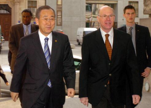 Lammert, Norbert; Ki-moon, Ban Reichstagsgebäude, Eingangsbereich