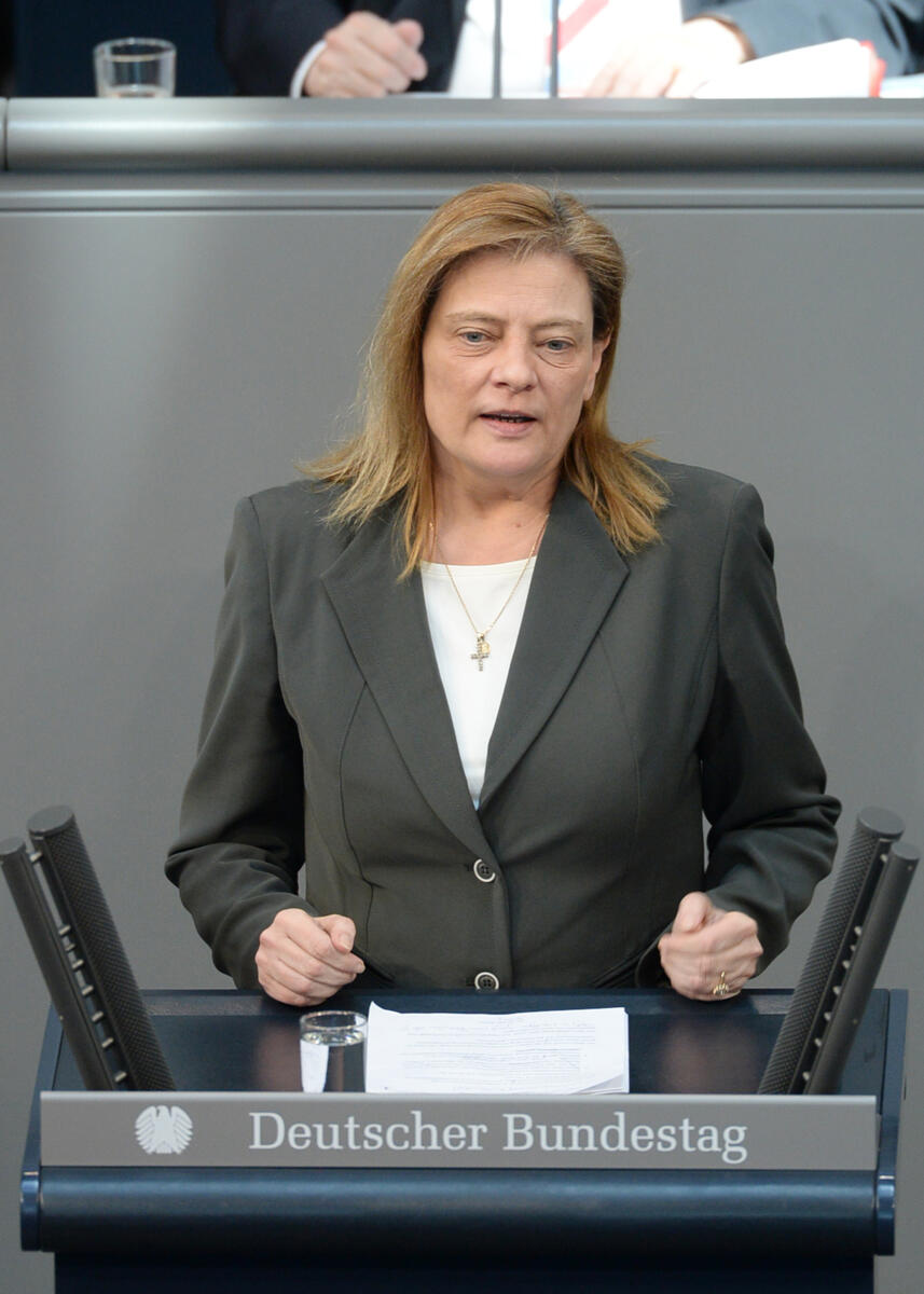 Sabine Weiss, CDU/CSU, Bundestagsabgeordnete, Abgeordnete, Mitglied Deutscher Bundestag, MdB, Rede, 88. Sitzung, Top 4, Thema: UN-Nachhaltigkeitsziele, Redner5.; Rednerpult. Weiss, Sabine Sabine Weiss, CDU/CSU, Bundestagsabgeordnete, Abgeordnete, Mitglied Deutscher Bundestag, MdB, Rede, 88. Sitzung, Top 4, Thema: UN-Nachhaltigkeitsziele, Redner5.; Rednerpult.