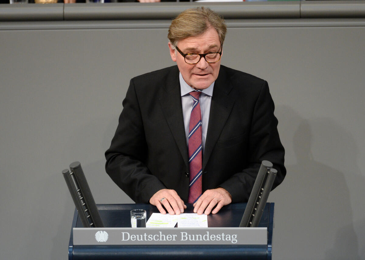 Siegmund Ehrmann, SPD, Bundestagsabgeordneter, Abgeordneter, Mitglied Deutscher Bundestag, MdB, Rede, 69. Sitzung, Epl 04, Thema: Haushalt - Bundeskanzlerin und Bundeskanzleramt.; Rednerpult. Ehrmann, Siegmund Siegmund Ehrmann, SPD, Bundestagsabgeordneter, Abgeordneter, Mitglied Deutscher Bundestag, MdB, Rede, 69. Sitzung, Epl 04, Thema: Haushalt - Bundeskanzlerin und Bundeskanzleramt.; Rednerpult.