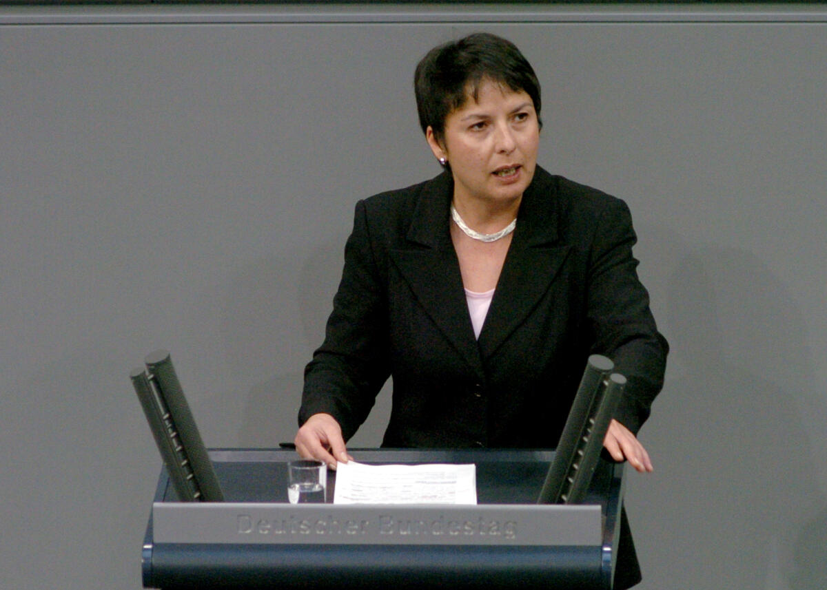 Lips, Patricia Patricia Lips, CDU/CSU, Bundestagsabgeordnete, Abgeordnete, Mitglied des Deutschen Bundestages, MdB, Rede, Deutscher Bundestag, 82. Sitzung, ZP 4 bis 12, Top 9, Thema: Klimaschutz, Kfz-Steuer.; Rednerpult.