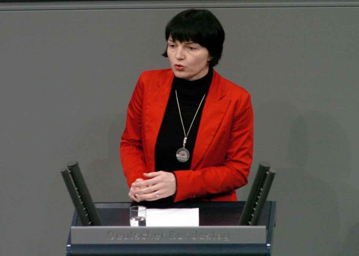 Arndt-Brauer, Ingrid Ingrid Arndt-Brauer, SPD, Bundestagsabgeordnete, Abgeordnete, Mitglied des Deutschen Bundestages, MdB, Rede, Deutscher Bundestag, 82. Sitzung, ZP 4 bis 12, Top 9, Thema: Klimaschutz, Kfz-Steuer.; Rednerpult.