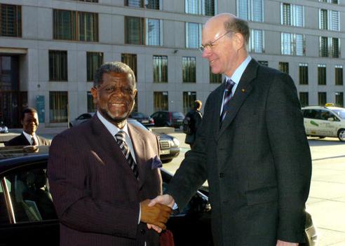 Lammert, Norbert; Gurirab, Theo-Ben Reichstagsgebäude, Ostportal