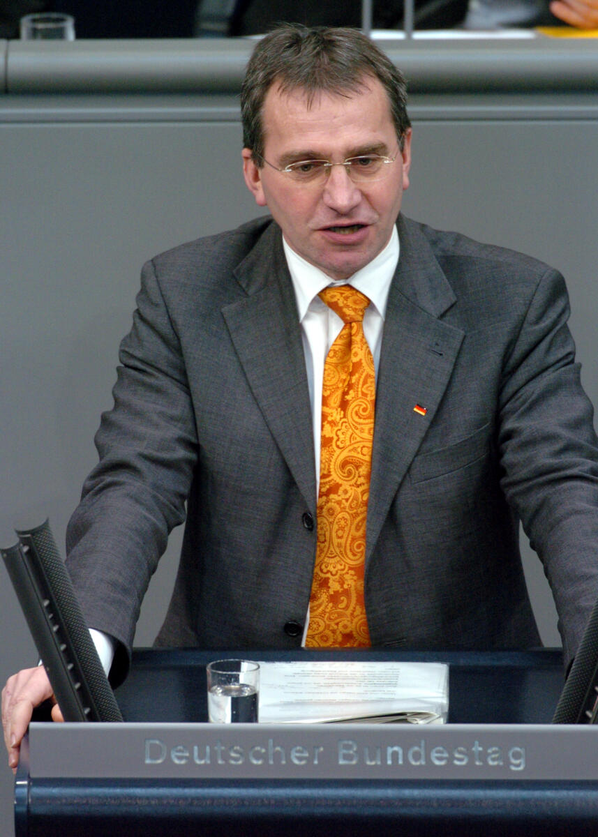 Lehrieder, Paul Paul Lehrieder, Bundestagsabgeordneter, Abgeordneter, Mitglied Deutscher Bundestag, MdB, CDU/CSU, Rede, Deutscher Bundestag, 70. Sitzung, TOP 4, Thema: Rente ab 67, Redner 6.; Rednerpult.