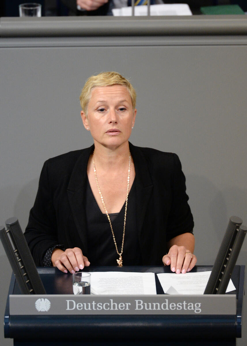 Elisabeth Scharfenberg, Bündnis 90/Die Grünen, Bundestagsabgeordnete, Abgeordnete, Mitglied Deutscher Bundestag, MdB, Rede, 66. Sitzung, Top 3, Thema: Sterbebegleitung, Redner 8.; Rednerpult. Scharfenberg, Elisabeth Elisabeth Scharfenberg, Bündnis 90/Die Grünen, Bundestagsabgeordnete, Abgeordnete, Mitglied Deutscher Bundestag, MdB, Rede, 66. Sitzung, Top 3, Thema: Sterbebegleitung, Redner 8.; Rednerpult.