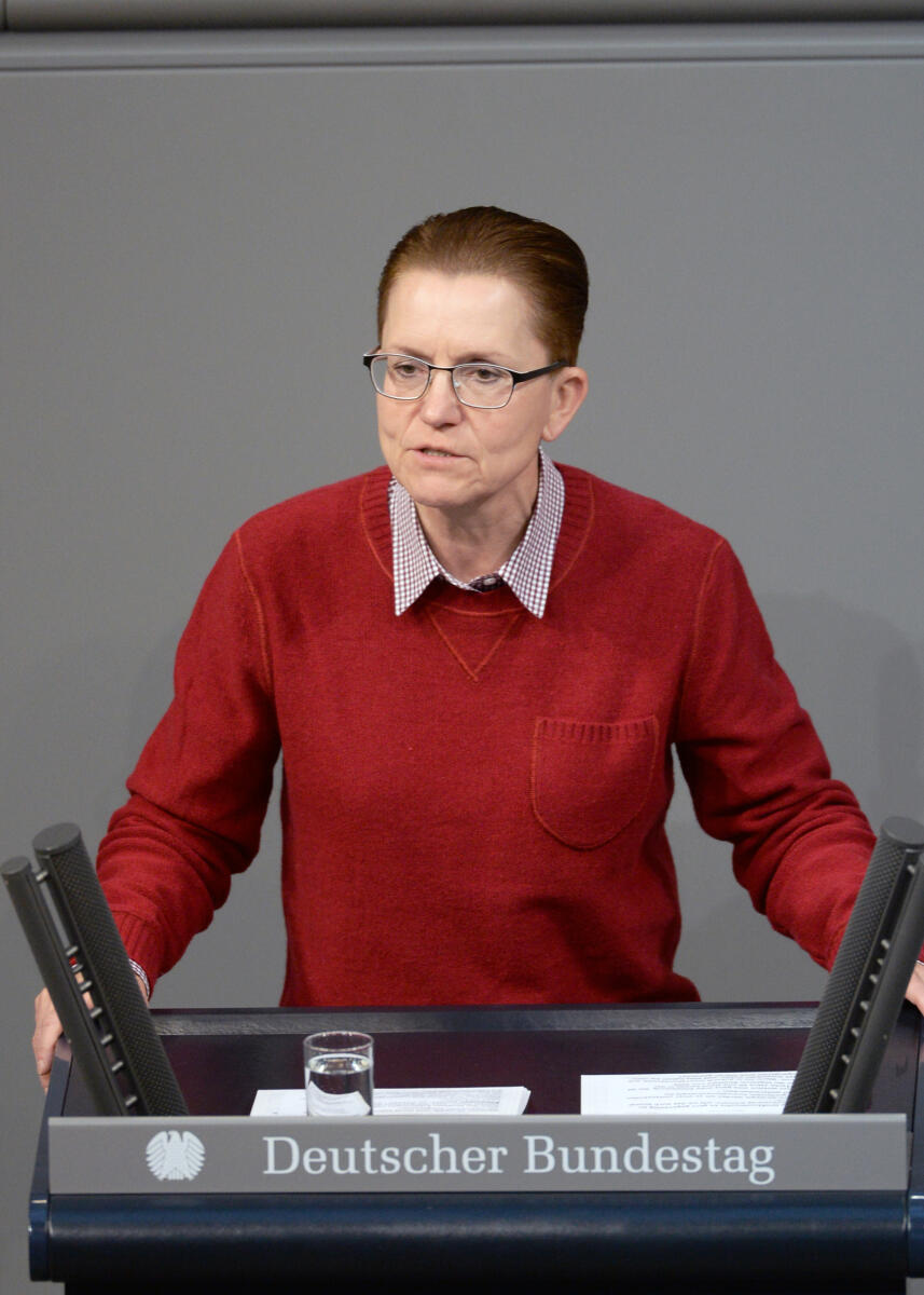 Dr. Petra Sitte, DIE LINKE, Bundestagsabgeordnete, Abgeordnete, Mitglied Deutscher Bundestag, MdB, Rede, 73. Sitzung, Top 4, Thema: Forschungs- und Innovationspolitik, Redner 2.; Rednerpult. Sitte, Petra Dr. Petra Sitte, DIE LINKE, Bundestagsabgeordnete, Abgeordnete, Mitglied Deutscher Bundestag, MdB, Rede, 73. Sitzung, Top 4, Thema: Forschungs- und Innovationspolitik, Redner 2.; Rednerpult.