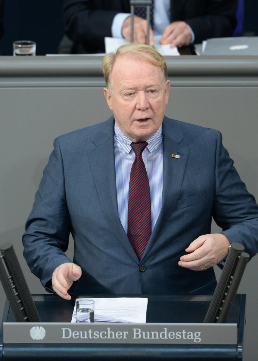 Dr. h. c. Hans Michelbach, CDU/CSU, Bundestagsabgeordneter, Abgeordneter, Mitglied Deutscher Bundestag, MdB, Rede, 63. Sitzung, Top 4, Thema: Regierungserklärung zur Einigung auf wirksamere Regeln zur Bekämpfung von Steuerflucht, Redner 8.; Rednerpult. Michelbach, Hans Dr. h. c. Hans Michelbach, CDU/CSU, Bundestagsabgeordneter, Abgeordneter, Mitglied Deutscher Bundestag, MdB, Rede, 63. Sitzung, Top 4, Thema: Regierungserklärung zur Einigung auf wirksamere Regeln zur Bekämpfung von Steuerflucht, Redner 8.; Rednerpult.